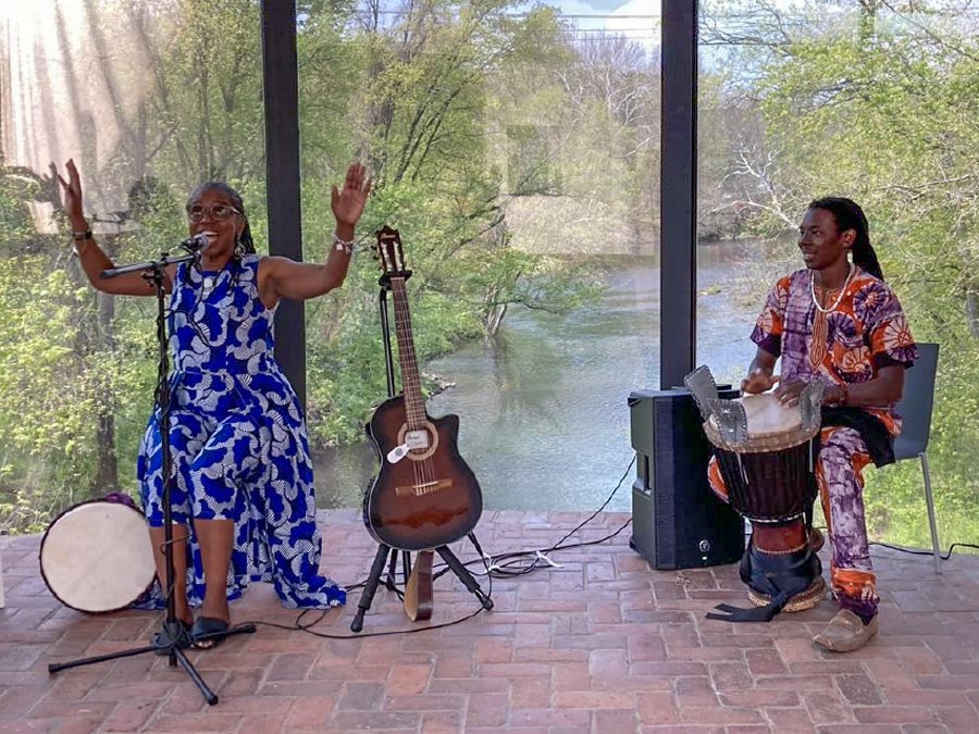 Musicians performing in atrium of Museum.